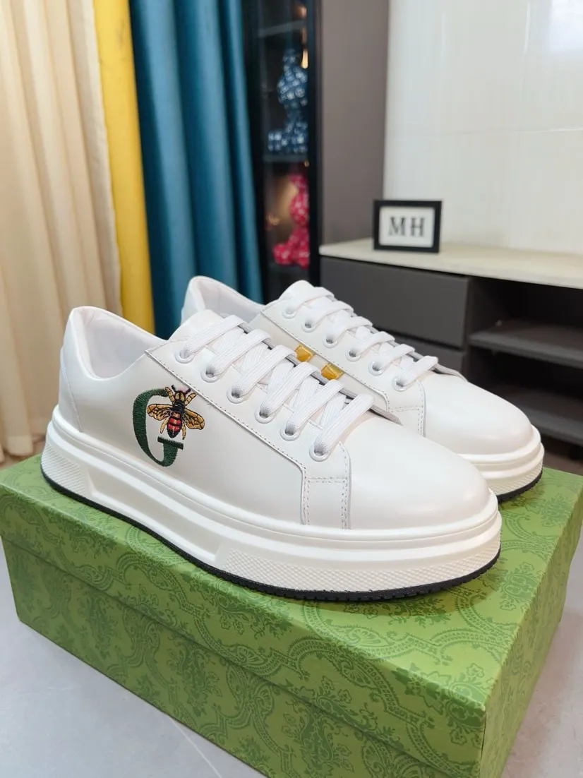 Factory price 420🌹🌹GUCCI [Gucci] New high-end brand of men's shoes, the latest fashionable casual men's shoes, trendy and versatile, relaxed and sporty style, uppers imported from Italy, first-layer cowhide, genuine leather lining and ultra-fine workmanship. Original personalized fashionable rubber wear-resistant outsole, light and comfortable on the foot, size 38-44